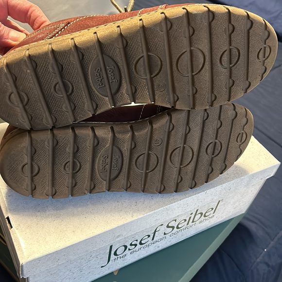 Josef Seibel, the European comfort shoe, sz 41, wine colored shoe - Picture 3 of 3